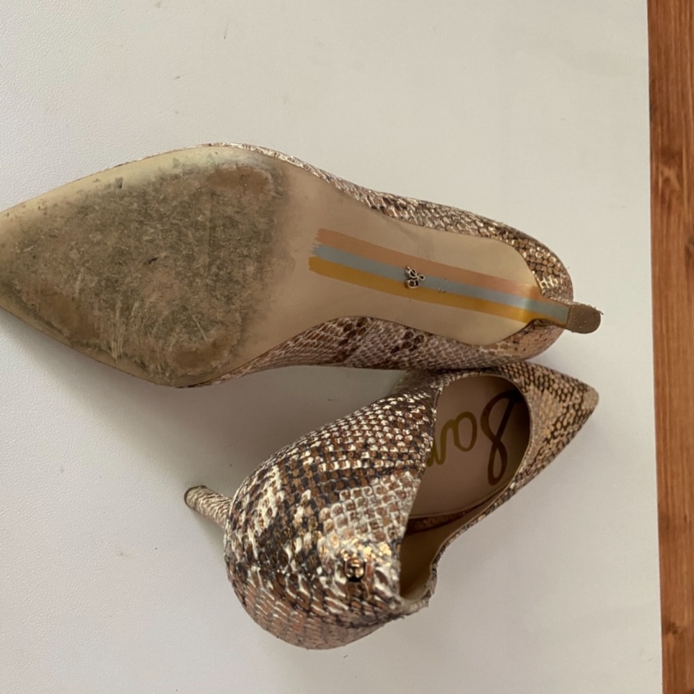 Hazel Pointed Toe Heel - Picture 6 of 7